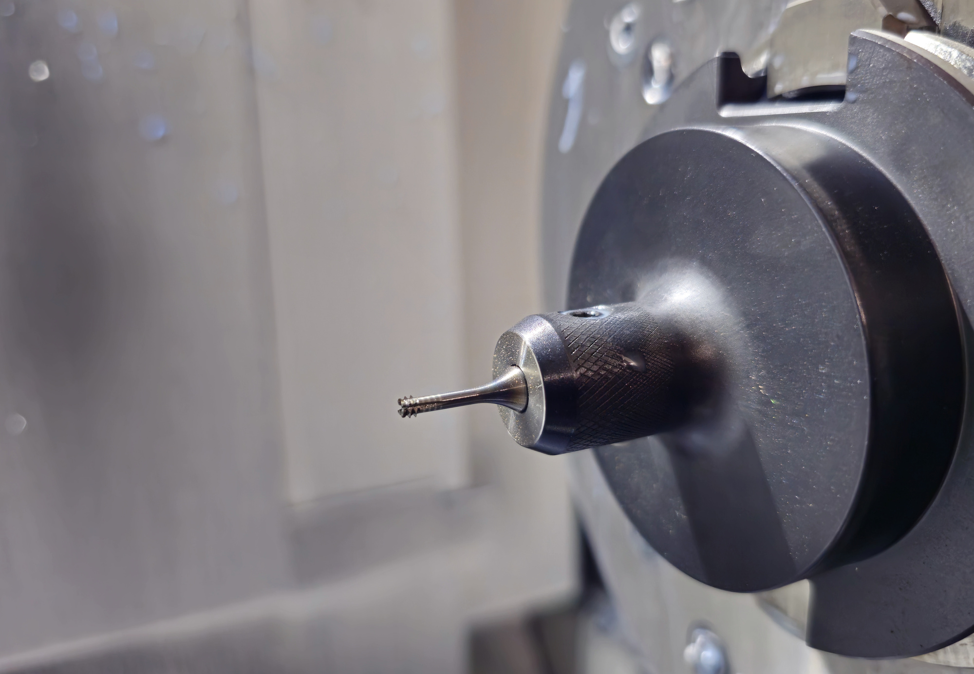 A small thread mill in the spindle of a horizontal machining center