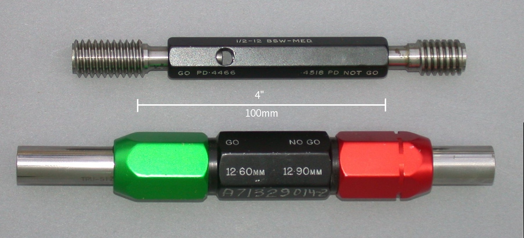 Go/No-Go plug gauges; the upper one checks a thread's pitch diameter