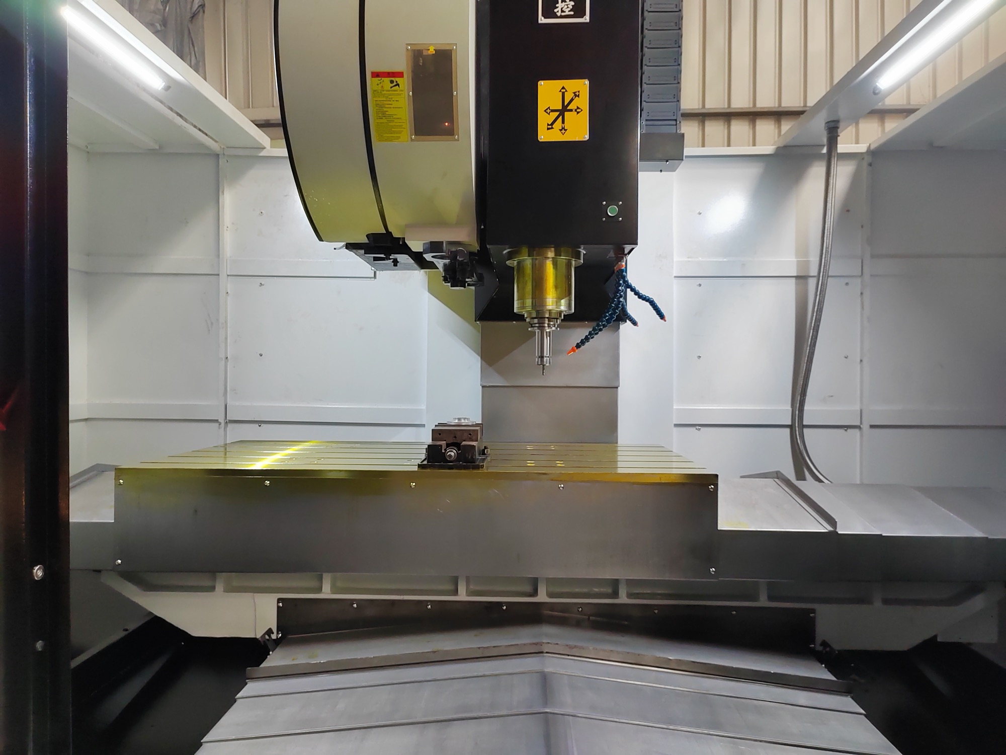 BT50 spindle on a CHANSIN CS-L1690 vertical machining center, above a large worktable